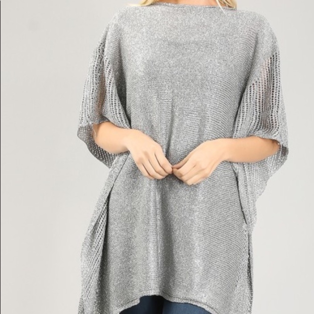 ⭐️SALE⭐️Hi Low Metallic Top